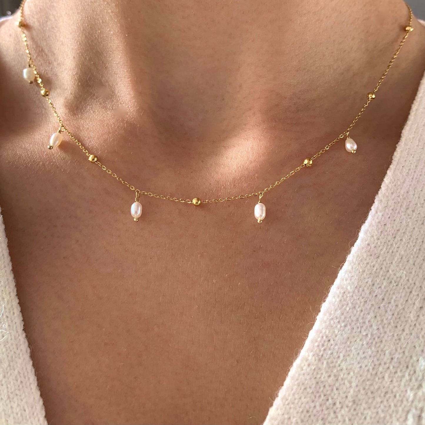 Ball chain, freshwater pearls, mother-of-pearl