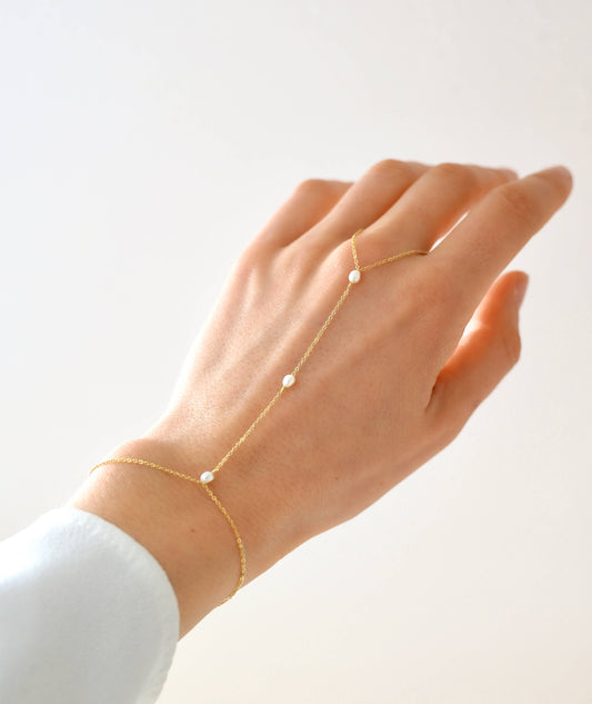 Steel and freshwater pearl hand jewel