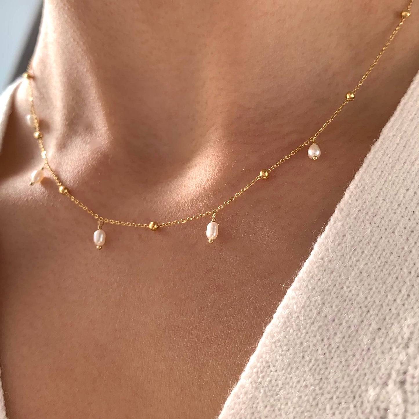 Ball chain, freshwater pearls, mother-of-pearl