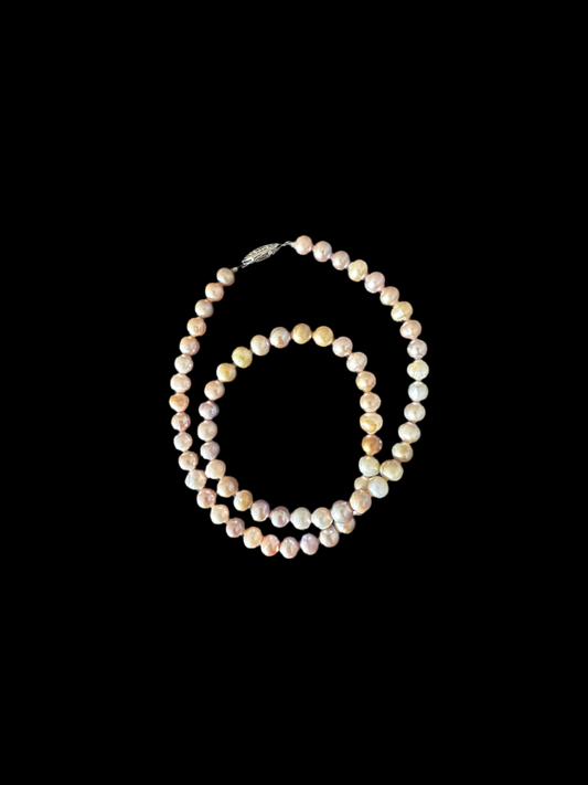 Multi color pearl necklace