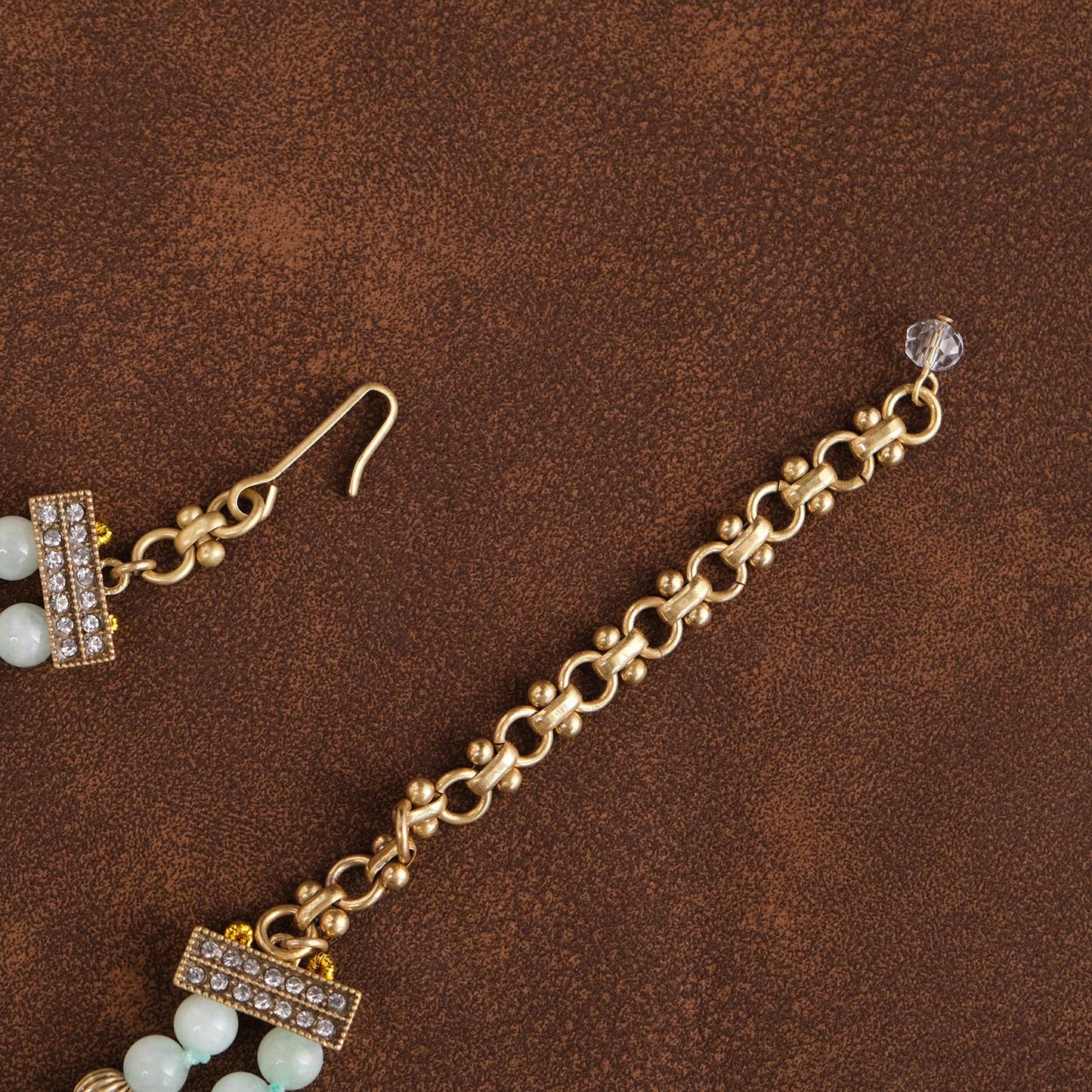 Elegant Vintage-Inspired Gemstone Crystal Statement Necklace