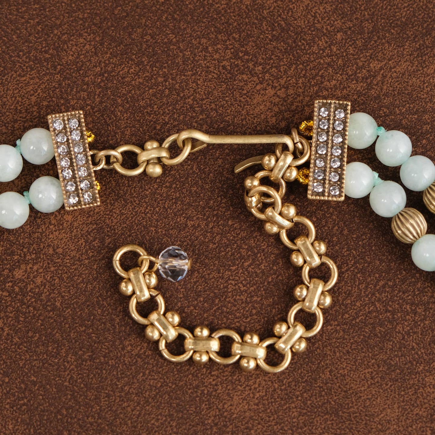 Elegant Vintage-Inspired Gemstone Crystal Statement Necklace